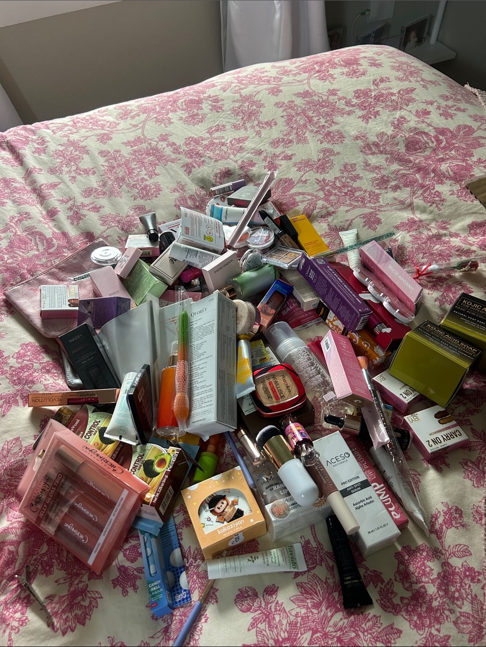 110+ items 12lbs Huge makeup bundle!! Accepting offers!